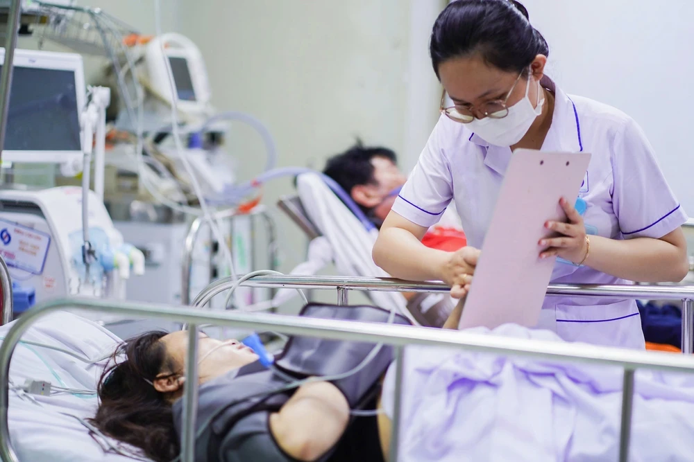 Thành phố Hồ Chí Minh: Tích cực điều trị nạn nhân trong vụ cháy quán ăn làm 6 người thương vong - Ảnh 2.