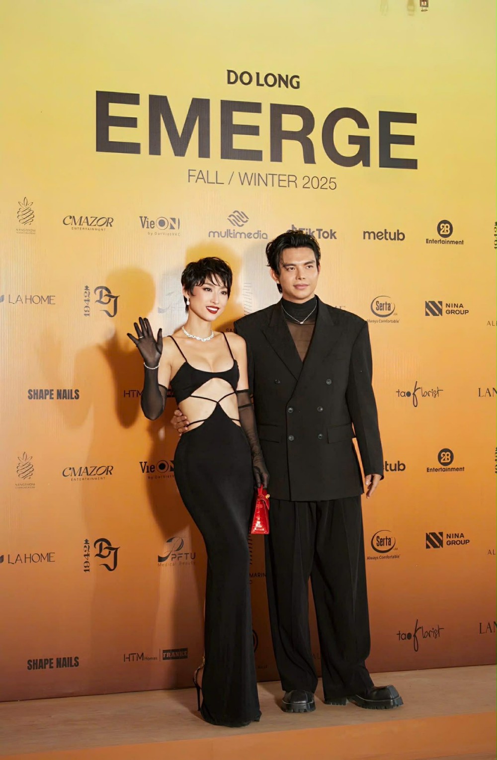 Quỳnh Thy hoá nàng thơ bí ẩn giữa rừng người đẹp tại show Đỗ Long - Ảnh 1.