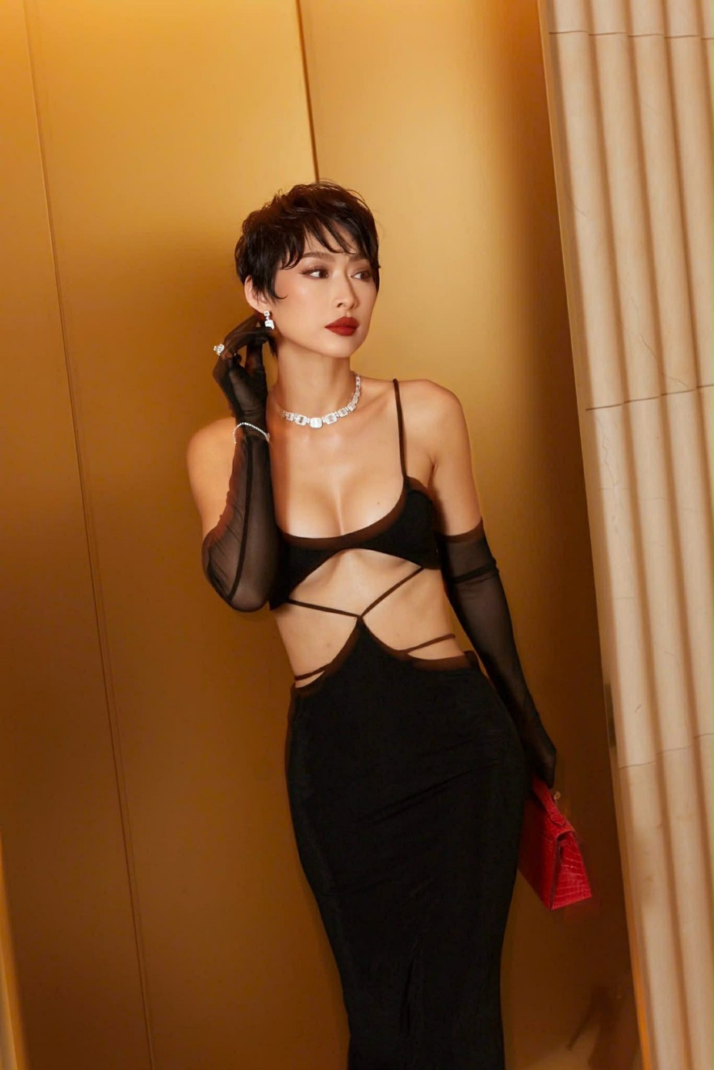 Quỳnh Thy hoá nàng thơ bí ẩn giữa rừng người đẹp tại show Đỗ Long - Ảnh 4.