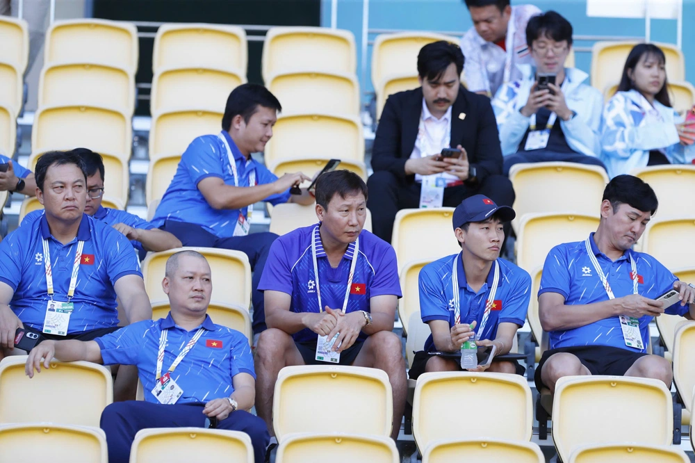 Tin nóng bóng đá Việt hôm nay 7/12: U22 Việt Nam bị đẩy vào thế khó, HLV U22 Malaysia tự tin sau trận thắng lớn - Ảnh 1.