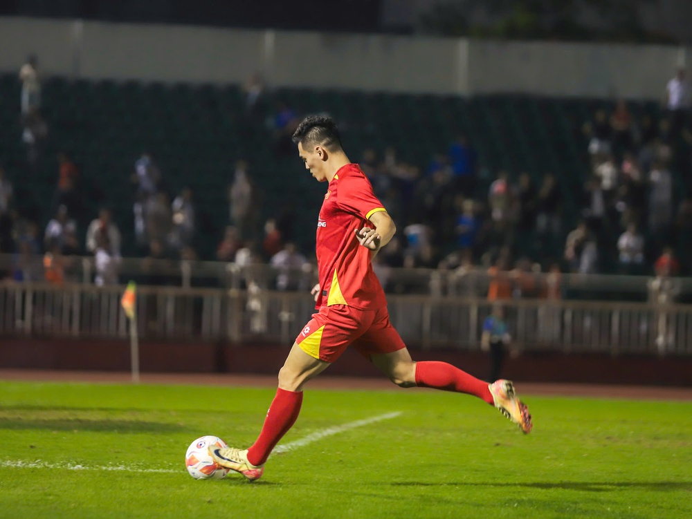 Tiến Linh cùng dàn sao quyên góp gần 1,2 tỷ đồng để "Lan tỏa yêu thương 2025" - Ảnh 4. Tiến Linh cùng dàn sao quyên góp gần 1,2 tỷ đồng để "Lan tỏa yêu thương 2025" - Ảnh 4.