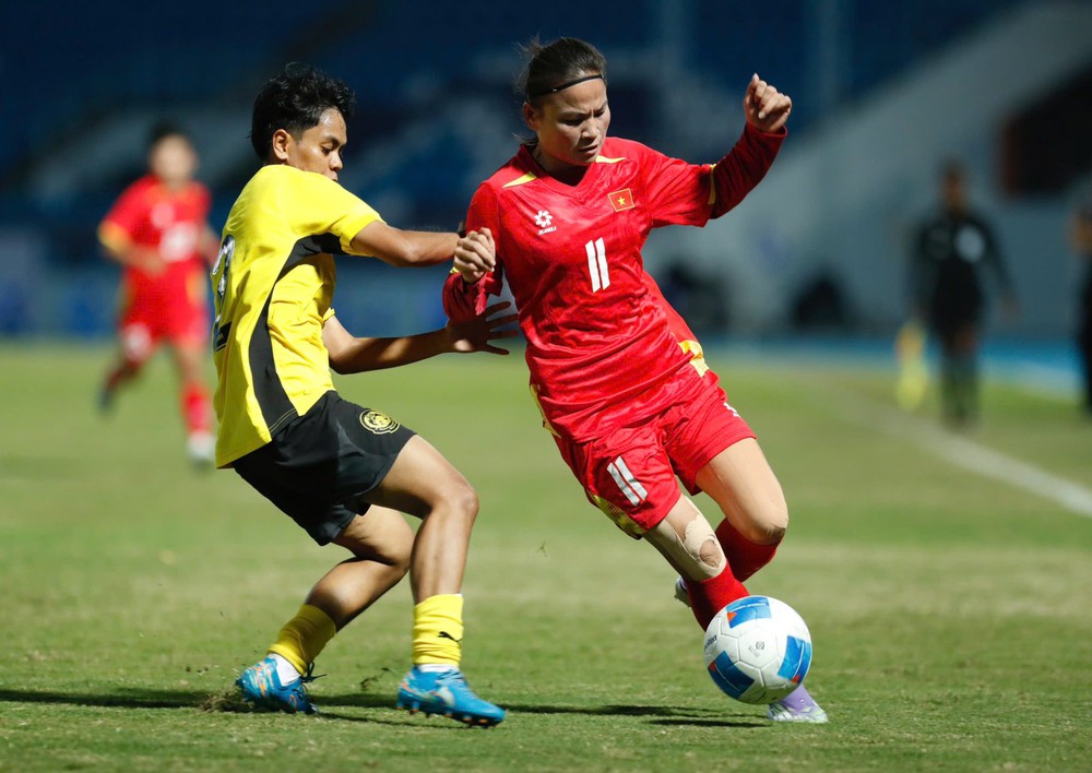 Tin nóng bóng đá Việt hôm nay 7/12: U22 Việt Nam bị đẩy vào thế khó, HLV U22 Malaysia tự tin sau trận thắng lớn - Ảnh 2.