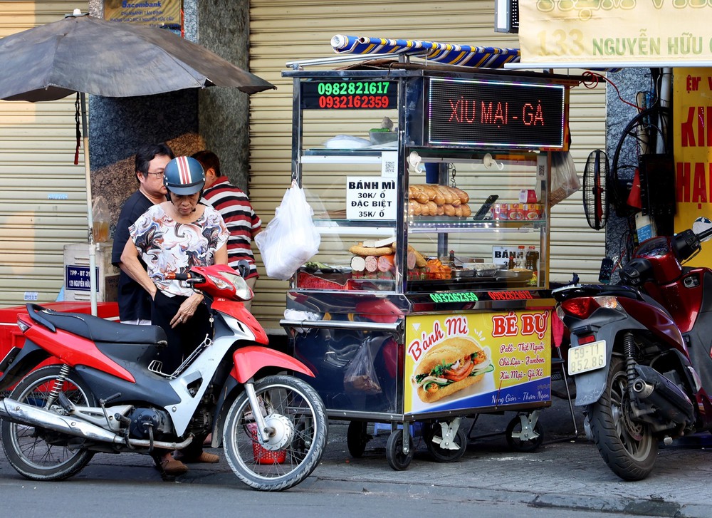 Bánh mì đứng đầu danh sách món ăn đường phố ngon nhất Đông Nam Á - Ảnh 5. Bánh mì đứng đầu danh sách món ăn đường phố ngon nhất Đông Nam Á - Ảnh 5.
