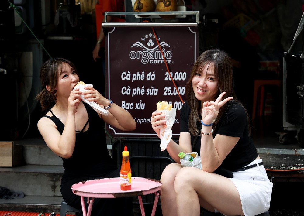 Bánh mì đứng đầu danh sách món ăn đường phố ngon nhất Đông Nam Á - Ảnh 7. Bánh mì đứng đầu danh sách món ăn đường phố ngon nhất Đông Nam Á - Ảnh 7.