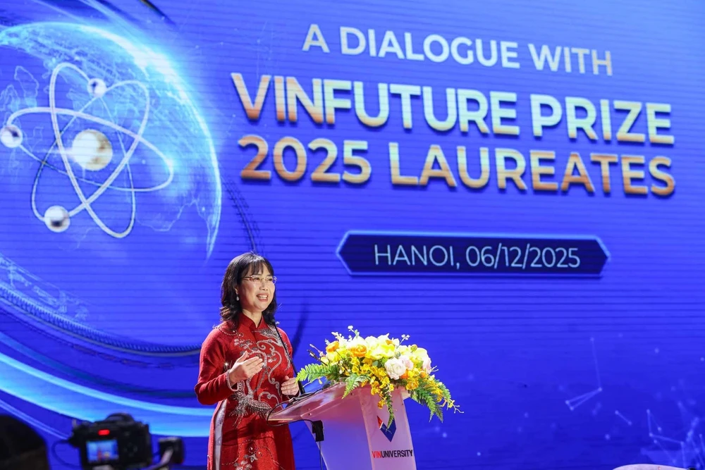 Chủ nhân Giải thưởng VinFuture 2025 đối thoại cùng học sinh, sinh viên Hà Nội - Ảnh 1.