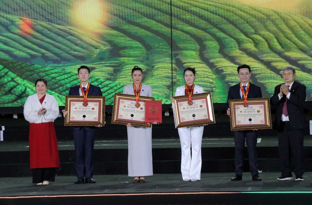 Khai mạc Lễ hội Trà quốc tế 2025 tại Lâm Đồng - Ảnh 4. Khai mạc Lễ hội Trà quốc tế 2025 tại Lâm Đồng - Ảnh 4.