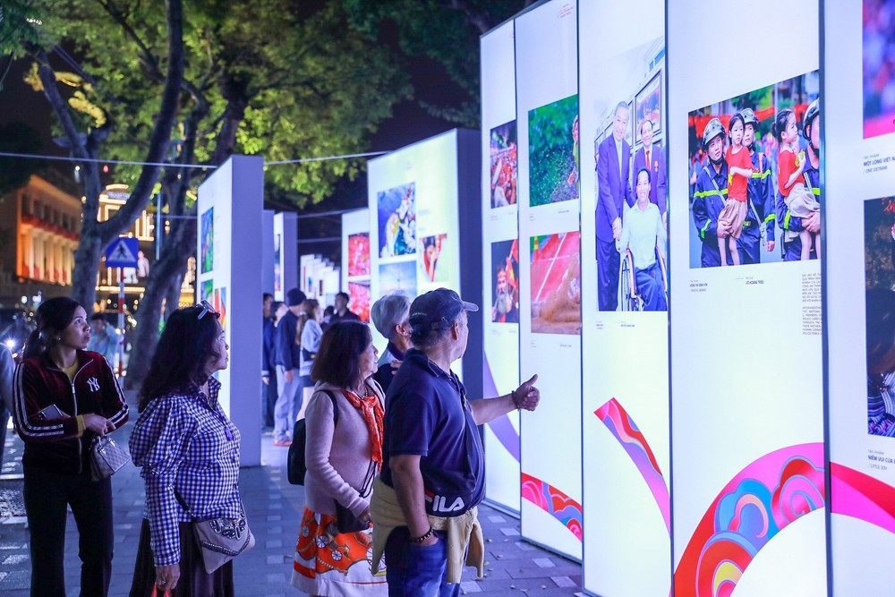 Hạnh phúc hiện diện trong từng khoảnh khắc nhỏ bé của đời sống Việt Nam - Ảnh 3. Hạnh phúc hiện diện trong từng khoảnh khắc nhỏ bé của đời sống Việt Nam - Ảnh 3.