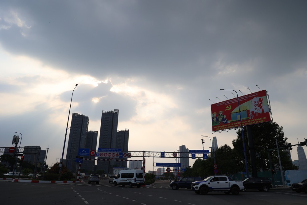 Thành phố Hồ Chí Minh: Giao thông đường bộ gây ô nhiễm, bụi mịn vượt chuẩn nhiều lần - Ảnh 3. Thành phố Hồ Chí Minh: Giao thông đường bộ gây ô nhiễm, bụi mịn vượt chuẩn nhiều lần - Ảnh 3.