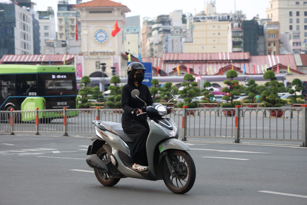 Thành phố Hồ Chí Minh: Giao thông đường bộ gây ô nhiễm, bụi mịn vượt chuẩn nhiều lần - Ảnh 5. Thành phố Hồ Chí Minh: Giao thông đường bộ gây ô nhiễm, bụi mịn vượt chuẩn nhiều lần - Ảnh 5.