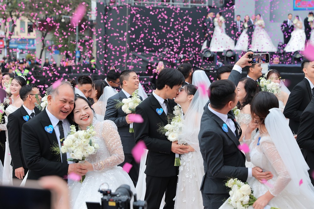 Vietnam Happy Fest 2025: Lễ cưới tập thể của 80 cặp đôi - Ảnh 9.