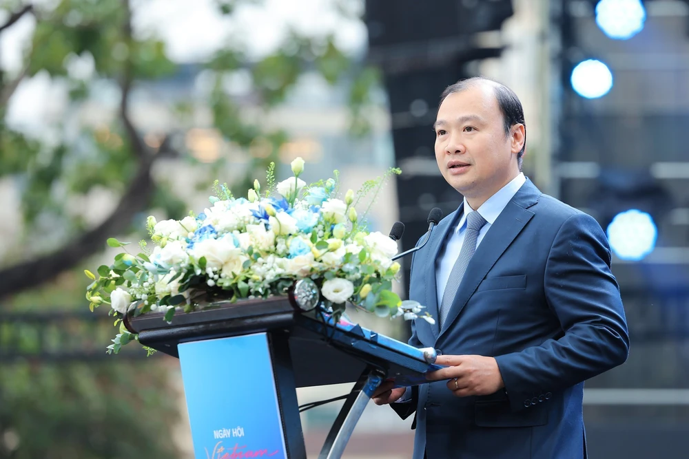 Vietnam Happy Fest 2025: Lễ cưới tập thể của 80 cặp đôi - Ảnh 1.