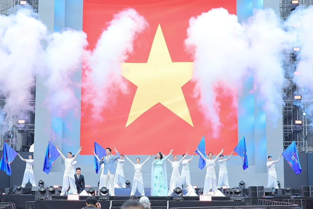 Vietnam Happy Fest 2025: Lễ cưới tập thể của 80 cặp đôi - Ảnh 3.