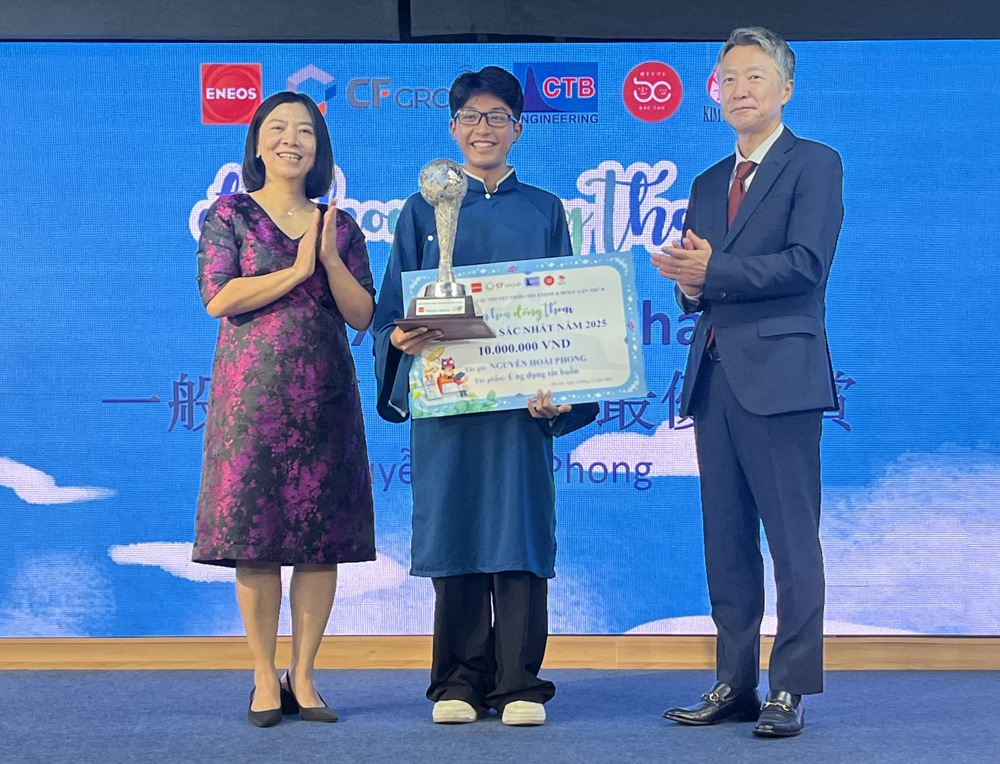 Trao giải Cuộc thi sáng tác truyện thiếu nhi “Đóa hoa đồng thoại” lần thứ 8 - Ảnh 1. Trao giải Cuộc thi sáng tác truyện thiếu nhi “Đóa hoa đồng thoại” lần thứ 8 - Ảnh 1.