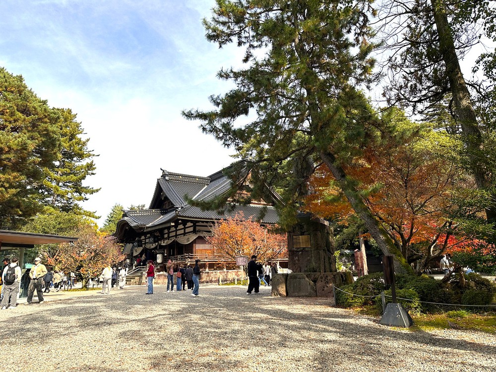 Đền Oyama-jinja - Biểu tượng giao thoa kiến trúc Đông - Tây giữa lòng Kanazawa - Ảnh 3.