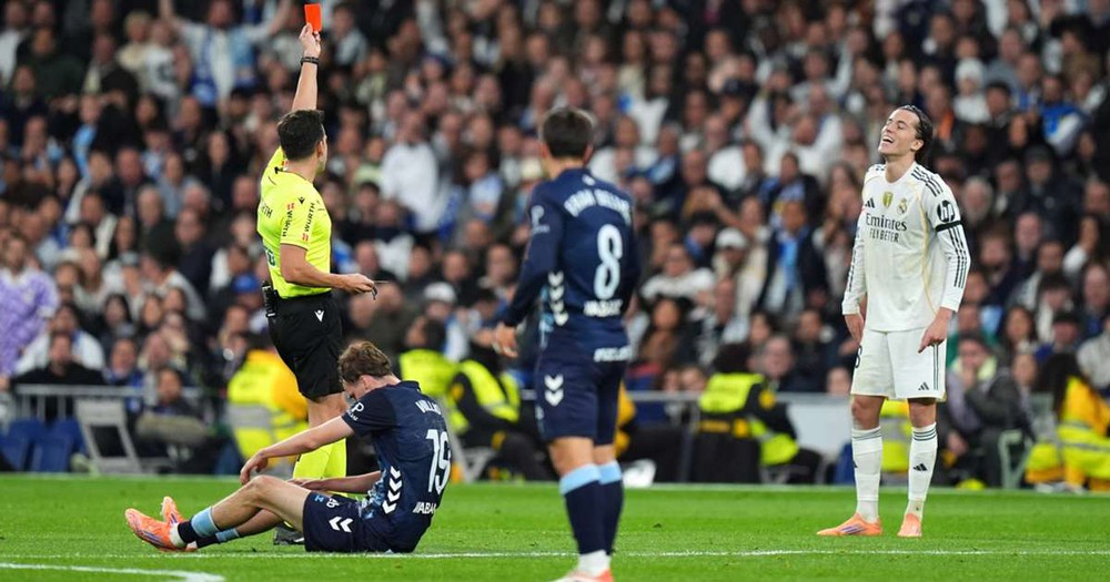 Real Madrid nhận 2 thẻ đỏ, thua ngay trên sân nhà trong ngày Mbappe và Vinicius gây thất vọng - Ảnh 3.