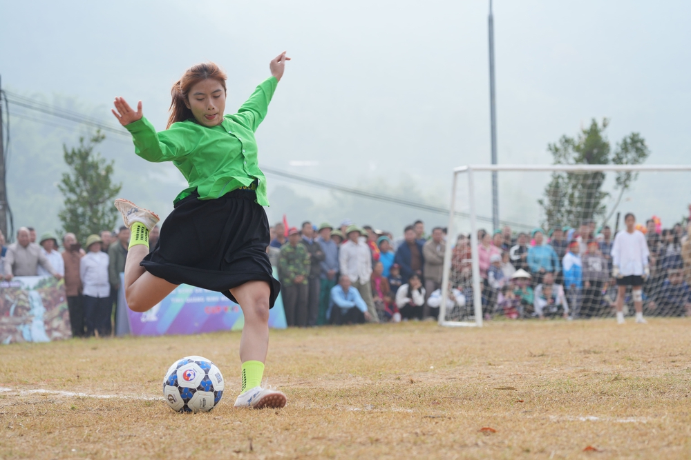 Lâm Thượng vô địch Giải bóng đá nữ các dân tộc thiểu số tỉnh Quảng Ninh mở rộng 2025 - Ảnh 2. Lâm Thượng vô địch Giải bóng đá nữ các dân tộc thiểu số tỉnh Quảng Ninh mở rộng 2025 - Ảnh 2.