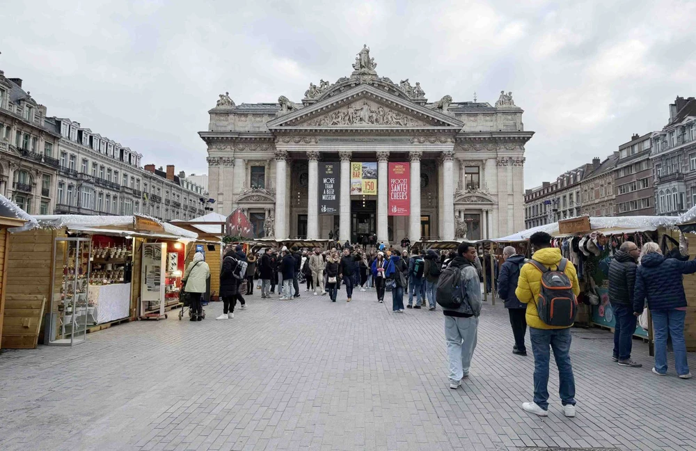 Mùa lễ hội dệt sự gắn kết giữa lòng Brussels - Ảnh 1. Mùa lễ hội dệt sự gắn kết giữa lòng Brussels - Ảnh 1.