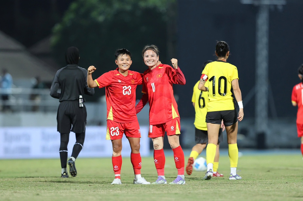 Tiền vệ Thái Thị Thảo: Từ sân futsal đến hat-trick cho tuyển nữ Việt Nam - Ảnh 1.