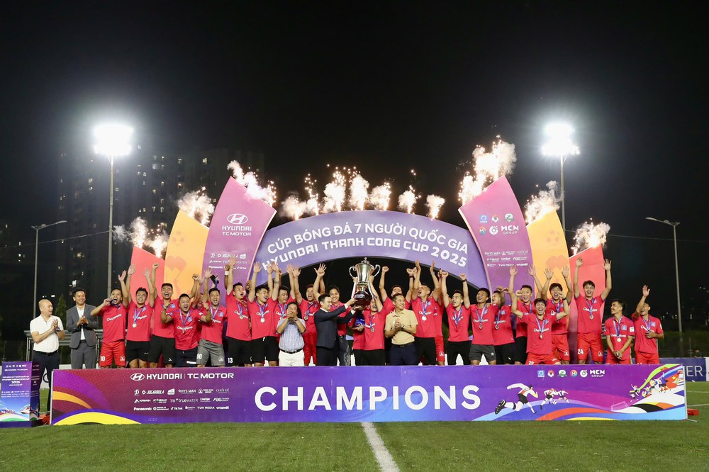 Thiên Khôi FC thắng kịch tính, đăng quang VSC-S5 2025 - Ảnh 2. Thiên Khôi FC thắng kịch tính, đăng quang VSC-S5 2025 - Ảnh 2.