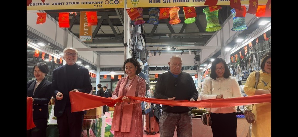 Dấu ấn đặc sắc Việt Nam tại Hội chợ Thủ công mỹ nghệ quốc tế Artigiano Milan 2025 - Ảnh 1. Dấu ấn đặc sắc Việt Nam tại Hội chợ Thủ công mỹ nghệ quốc tế Artigiano Milan 2025 - Ảnh 1.