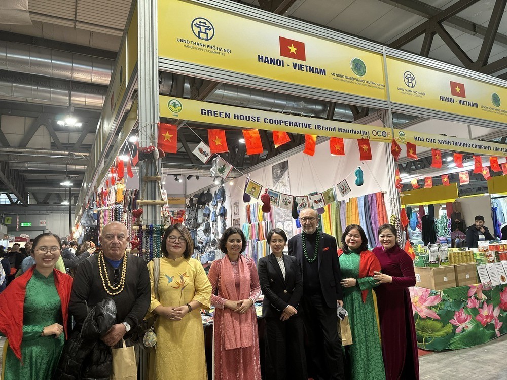 Dấu ấn đặc sắc Việt Nam tại Hội chợ Thủ công mỹ nghệ quốc tế Artigiano Milan 2025 - Ảnh 2. Dấu ấn đặc sắc Việt Nam tại Hội chợ Thủ công mỹ nghệ quốc tế Artigiano Milan 2025 - Ảnh 2.