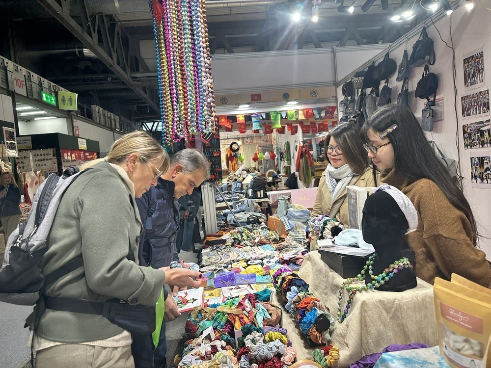 Dấu ấn đặc sắc Việt Nam tại Hội chợ Thủ công mỹ nghệ quốc tế Artigiano Milan 2025 - Ảnh 4. Dấu ấn đặc sắc Việt Nam tại Hội chợ Thủ công mỹ nghệ quốc tế Artigiano Milan 2025 - Ảnh 4.