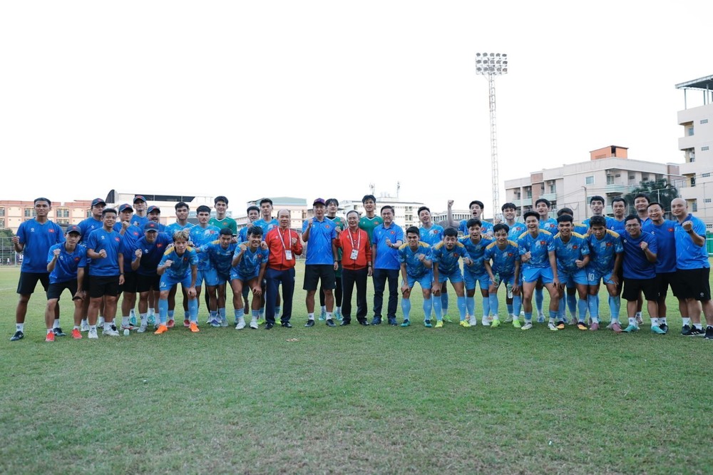 Trưởng đoàn Thể thao Việt Nam động viên thầy, trò HLV Kim Sang Sik - Ảnh 2. Trưởng đoàn Thể thao Việt Nam động viên thầy, trò HLV Kim Sang Sik - Ảnh 2.