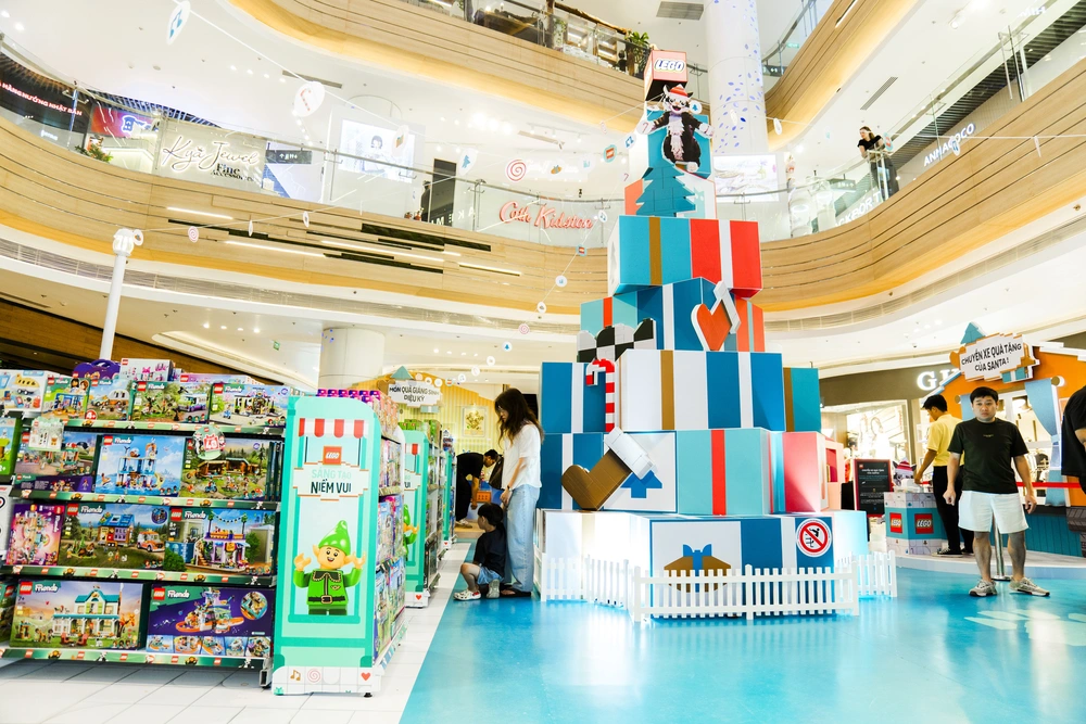 Lego tạo không gian kết nối với sự kiện Giáng sinh - Ảnh 3. Lego tạo không gian kết nối với sự kiện Giáng sinh - Ảnh 3.