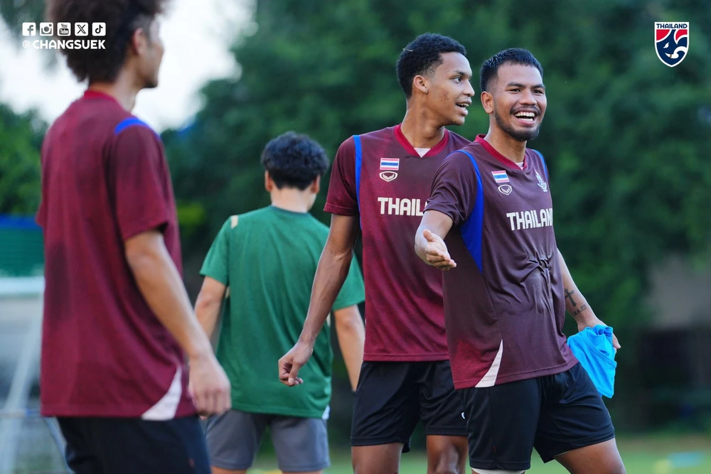 U22 Thái Lan cho 7 cầu thủ trở về CLB: Tự tin, mạo hiểm, hay lực bất tòng tâm? - Ảnh 1. U22 Thái Lan cho 7 cầu thủ trở về CLB: Tự tin, mạo hiểm, hay lực bất tòng tâm? - Ảnh 1.