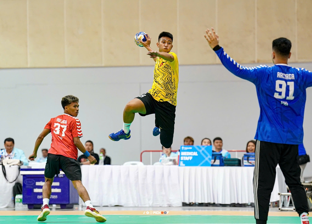 Đội tuyển bóng ném và bóng chày tham gia tranh tài: Bóng ném khởi đầu suôn sẻ - Ảnh 1. Đội tuyển bóng ném và bóng chày tham gia tranh tài: Bóng ném khởi đầu suôn sẻ - Ảnh 1.