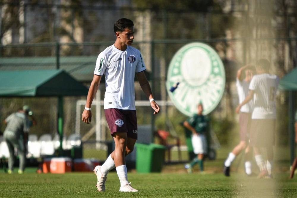 Tin nóng bóng đá Việt hôm nay 9/12: U22 Việt Nam đặt mục tiêu đánh bại Malaysia; Hồng Lĩnh Hà Tĩnh thử việc tiền đạo Brazil - Ảnh 3. Tin nóng bóng đá Việt hôm nay 9/12: U22 Việt Nam đặt mục tiêu đánh bại Malaysia; Hồng Lĩnh Hà Tĩnh thử việc tiền đạo Brazil - Ảnh 3.