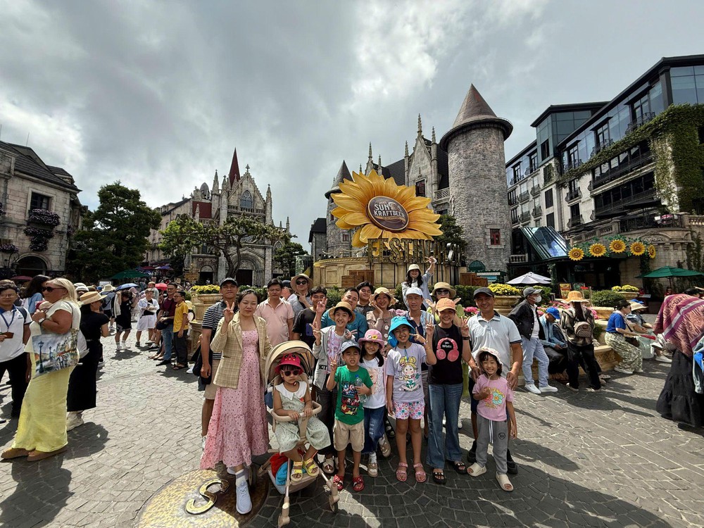 Ngọc Thạch Travel dẫn đầu tour Bà Nà Hills giá tốt tại Đà Nẵng - Ảnh 2. Ngọc Thạch Travel dẫn đầu tour Bà Nà Hills giá tốt tại Đà Nẵng - Ảnh 2.