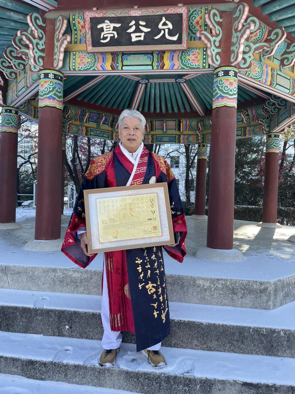 Chủ tịch VTF Trương Ngọc Để được phong cửu đẳng huyền đai Taekwondo - Ảnh 2.