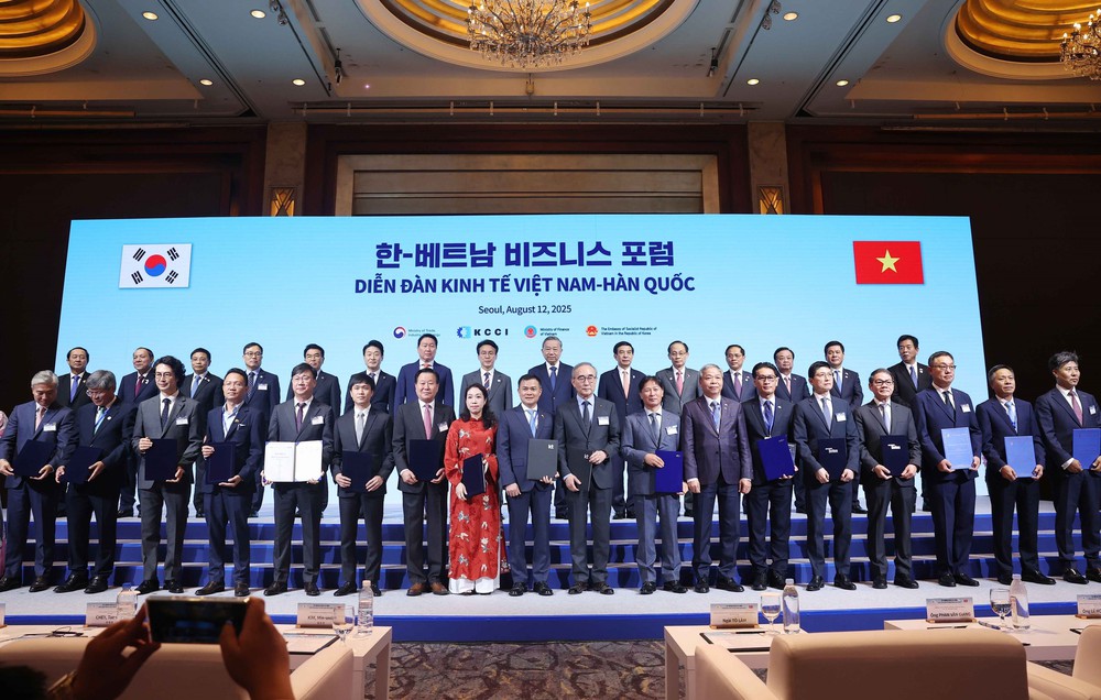 THACO ký kết Thỏa thuận Nội địa hóa với Hyundai Rotem, hợp tác phát triển công nghiệp đường sắt tại Việt Nam - Ảnh 4. THACO ký kết Thỏa thuận Nội địa hóa với Hyundai Rotem, hợp tác phát triển công nghiệp đường sắt tại Việt Nam - Ảnh 4.