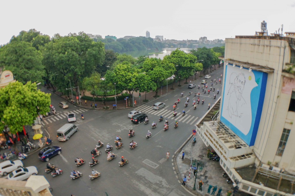 Bên lề Kỳ họp thứ 10, Quốc hội khóa XV: Cơ chế đặc thù cho các thành phố lớn - bước đi kịp thời, chiến lược - Ảnh 1.