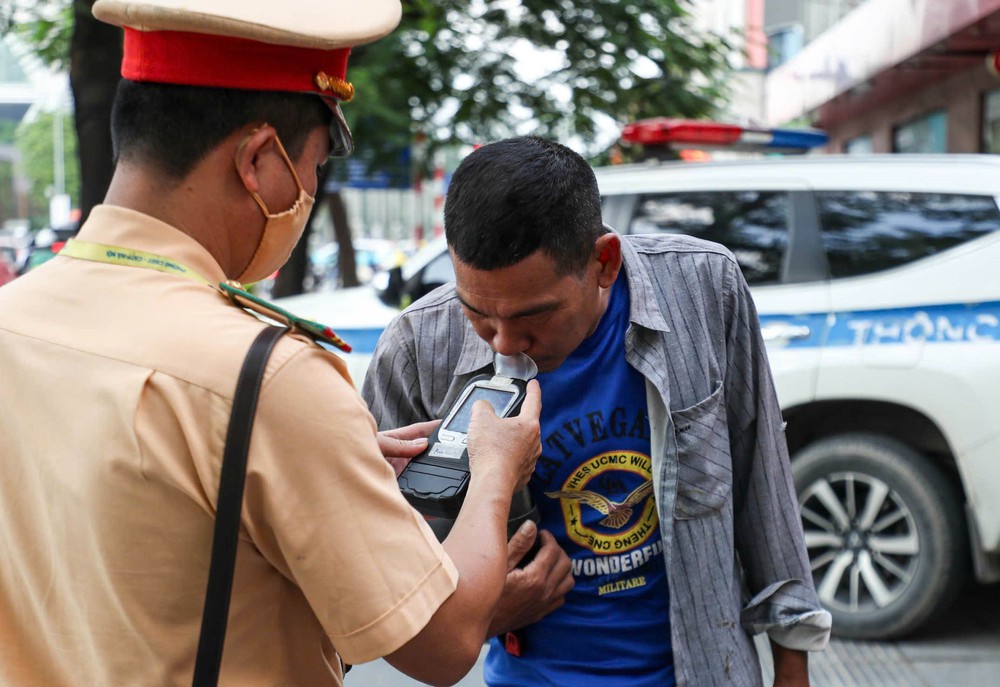 Hai tháng xử lý 126.482 người điều khiển phương tiện vi phạm nồng độ cồn - Ảnh 1.