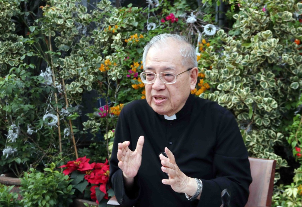 Hoàn thành hạng mục làm mới hai cây Thánh giá của Nhà thờ Đức Bà Sài Gòn - Ảnh 1. Hoàn thành hạng mục làm mới hai cây Thánh giá của Nhà thờ Đức Bà Sài Gòn - Ảnh 1.