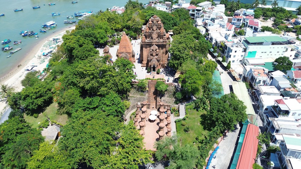 Đưa di sản văn hóa Chăm trở thành sản phẩm du lịch đặc trưng - Ảnh 1.