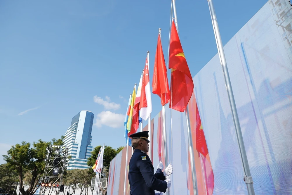 Đoàn Thể thao Việt Nam dự lễ thượng cờ SEA Games 33,  sẵn sàng tranh tài  - Ảnh 1.
