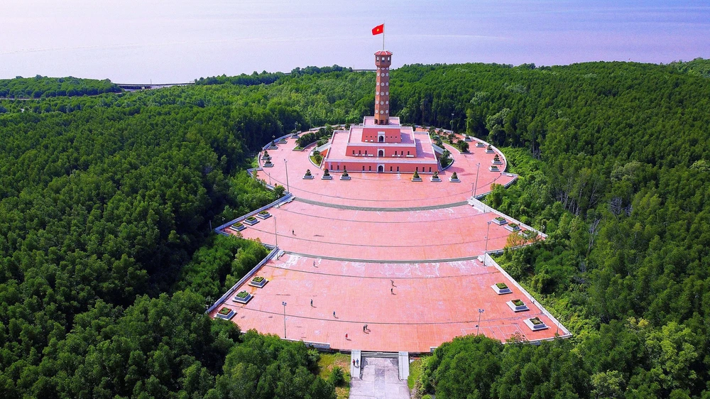 Phát triển Khu du lịch quốc gia Mũi Cà Mau theo hướng "xanh, bền vững" - Ảnh 1. Phát triển Khu du lịch quốc gia Mũi Cà Mau theo hướng "xanh, bền vững" - Ảnh 1.