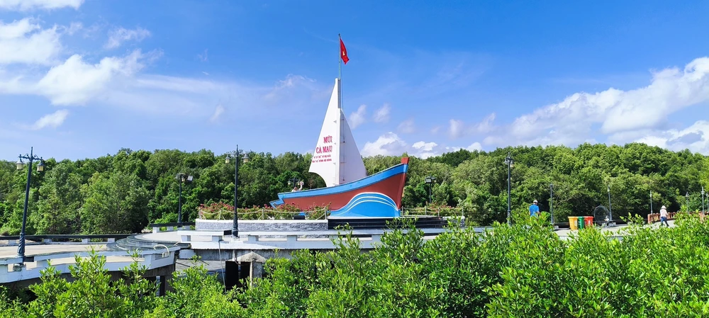 Phát triển Khu du lịch quốc gia Mũi Cà Mau theo hướng "xanh, bền vững" - Ảnh 2. Phát triển Khu du lịch quốc gia Mũi Cà Mau theo hướng "xanh, bền vững" - Ảnh 2.