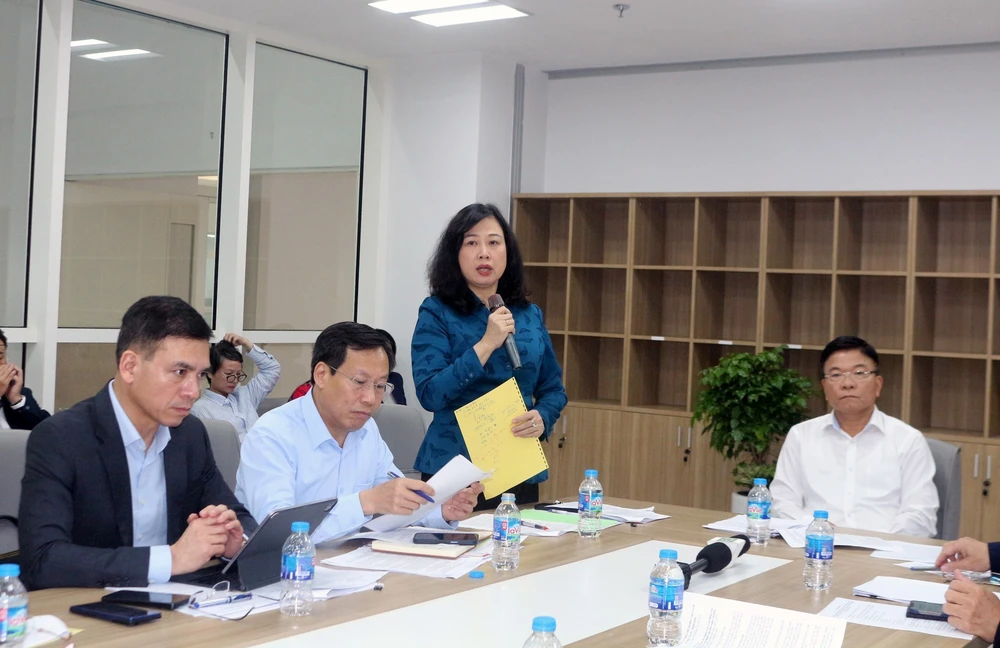 Phó Thủ tướng Lê Thành Long kiểm tra tiến độ Dự án cơ sở 2 Bệnh viện Bạch Mai và Bệnh viện Hữu nghị Việt Đức - Ảnh 1.