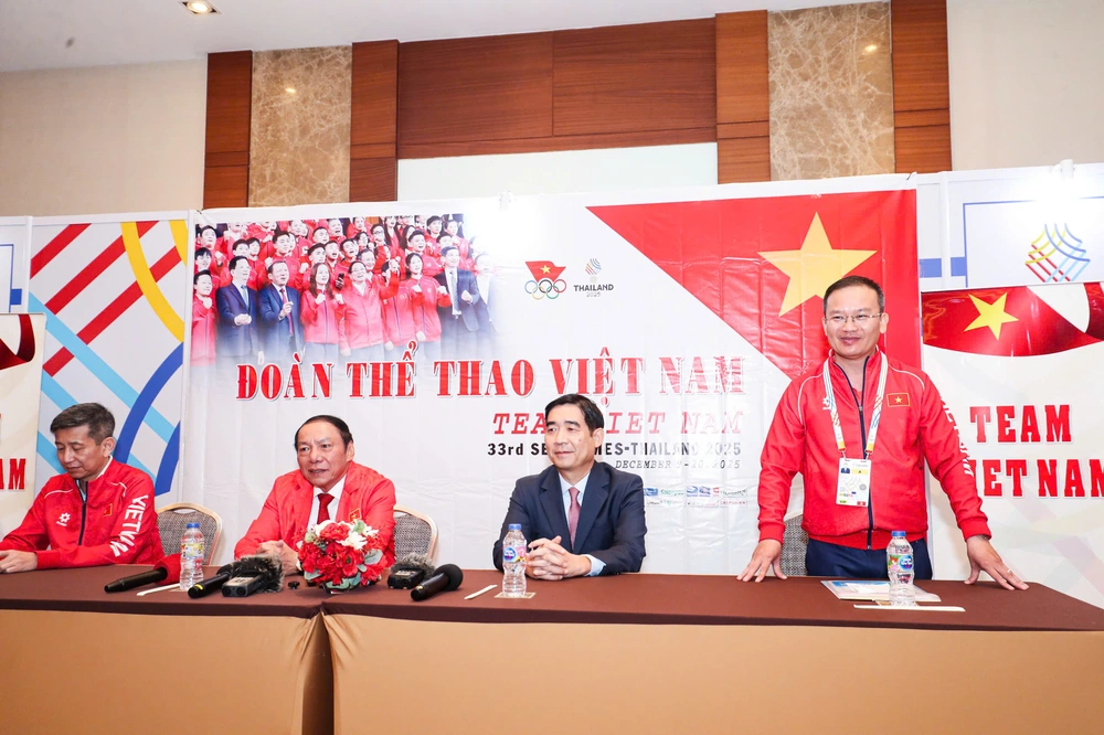 Bộ trưởng Nguyễn Văn Hùng động viên Đoàn Thể thao Việt Nam thi đấu tại SEA Games 33 - Ảnh 2. Bộ trưởng Nguyễn Văn Hùng động viên Đoàn Thể thao Việt Nam thi đấu tại SEA Games 33 - Ảnh 2.