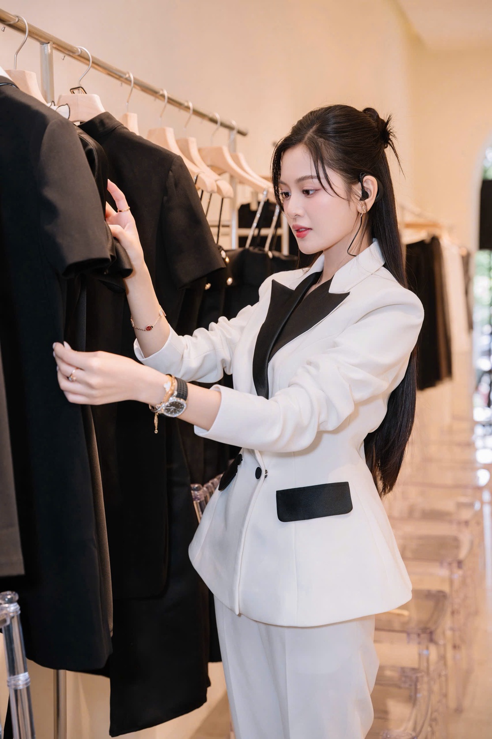 Đưa ứng dụng công nghệ vào thời trang Việt Nam - Ảnh 2. Đưa ứng dụng công nghệ vào thời trang Việt Nam - Ảnh 2.