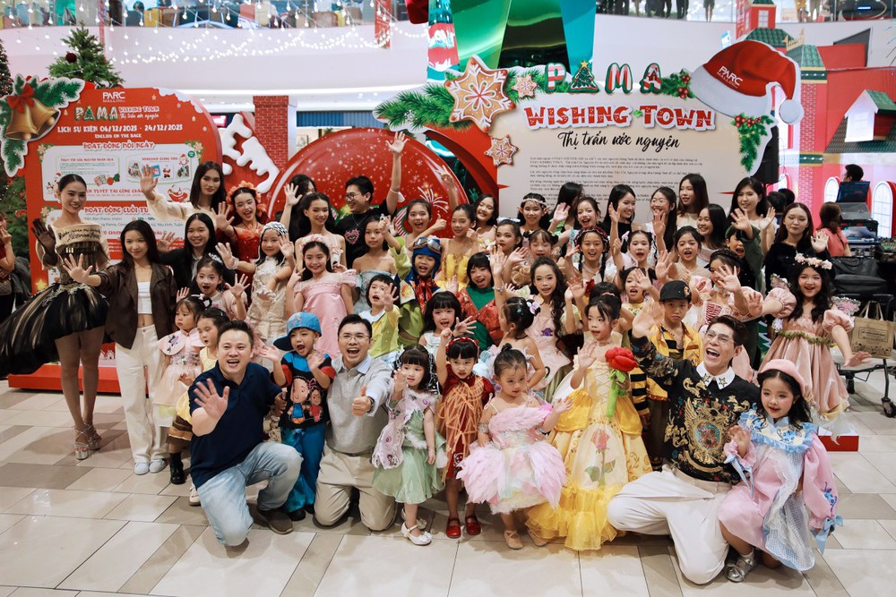 Á hậu Thu Thảo góp mặt trong show thời trang của sinh viên Tôn Đức Thắng - Ảnh 4. Á hậu Thu Thảo góp mặt trong show thời trang của sinh viên Tôn Đức Thắng - Ảnh 4.