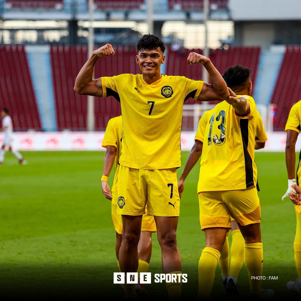 Rời SEA Games 2025 về chịu tang cha dượng, sao U22 Malaysia lỡ trận quyết đấu với U22 Việt Nam - Ảnh 2. Rời SEA Games 2025 về chịu tang cha dượng, sao U22 Malaysia lỡ trận quyết đấu với U22 Việt Nam - Ảnh 2.