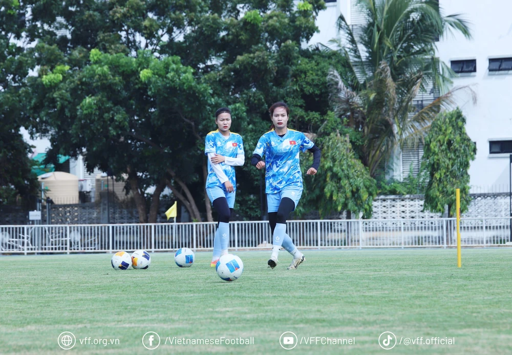 Tin nóng bóng đá Việt Nam hôm nay 10/12: U22 Việt Nam lên kế hoạch đánh bại U22 Malaysia; Tuyển nữ Việt Nam mất 5 tiếng đi tập tại SEA Games 33 - Ảnh 2.