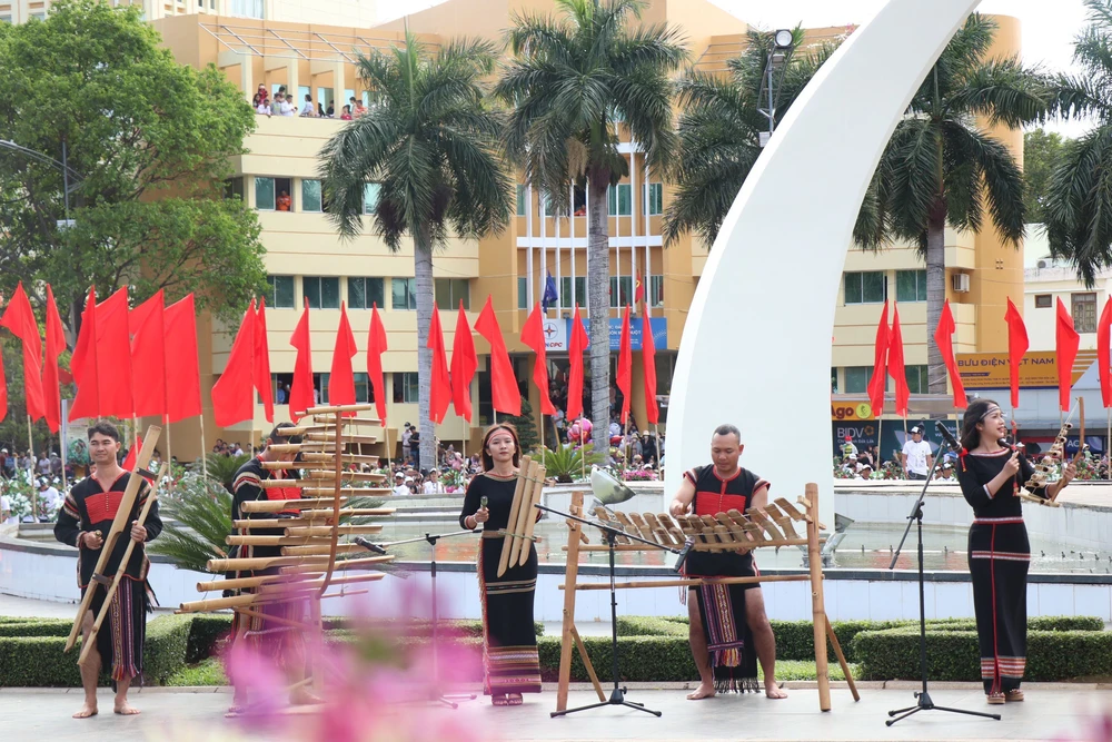 Nhạc cụ bằng Tre – nét văn hóa đặc sắc của người Ê Đê ở Đắk Lắk - Ảnh 5. Nhạc cụ bằng Tre – nét văn hóa đặc sắc của người Ê Đê ở Đắk Lắk - Ảnh 5.