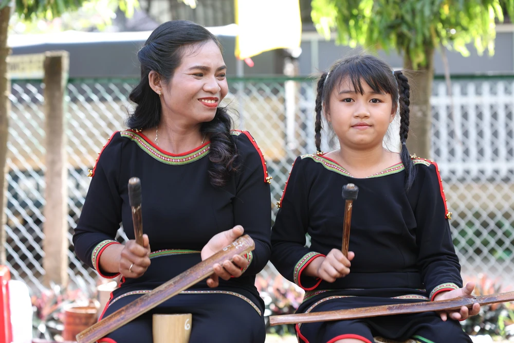 Nhạc cụ bằng Tre – nét văn hóa đặc sắc của người Ê Đê ở Đắk Lắk - Ảnh 4. Nhạc cụ bằng Tre – nét văn hóa đặc sắc của người Ê Đê ở Đắk Lắk - Ảnh 4.