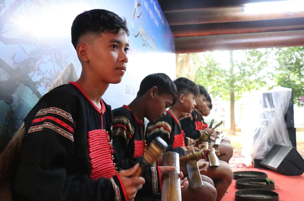 Nhạc cụ bằng Tre – nét văn hóa đặc sắc của người Ê Đê ở Đắk Lắk - Ảnh 3. Nhạc cụ bằng Tre – nét văn hóa đặc sắc của người Ê Đê ở Đắk Lắk - Ảnh 3.